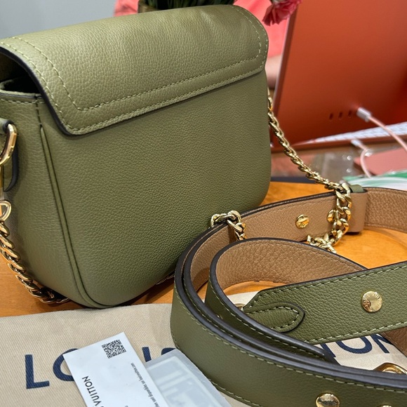 Louis Vuitton Lockme Tender Handbag Leather Green - Picture 6 of 16